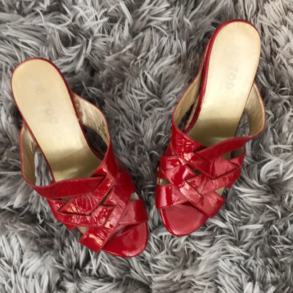 Shiny Red Me Too Wedges